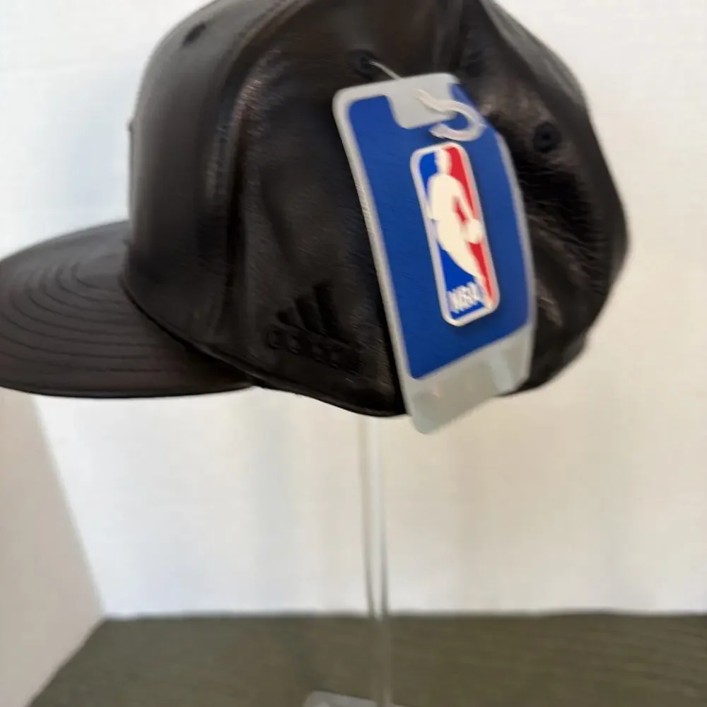 Deadstock Adidas Cleveland Cavaliers Black Leather NBA Fitted Hat 7 5/8